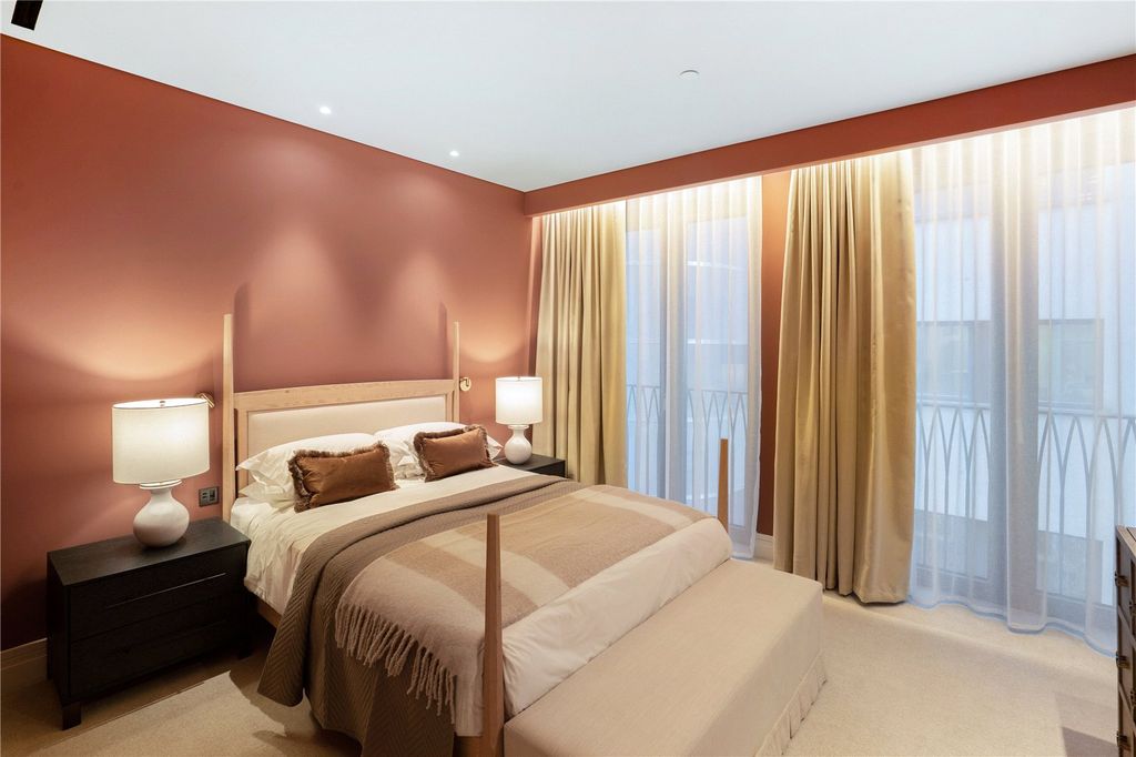 Property photo 3 of 21 Master Bedroom