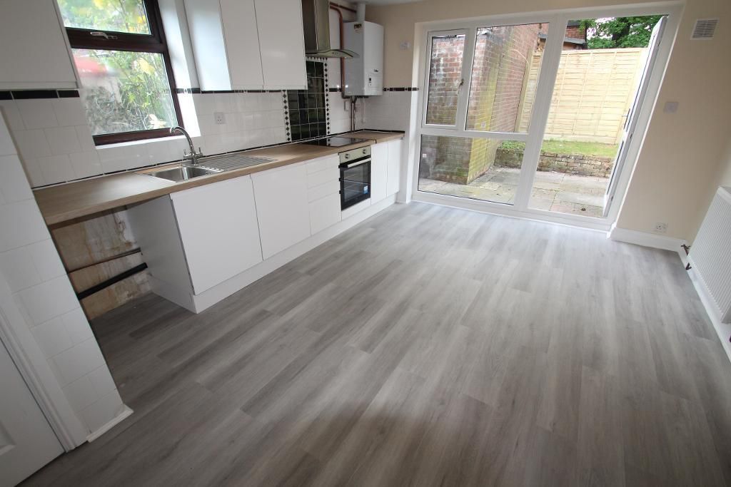 Property photo 2 of 9 Kitchen