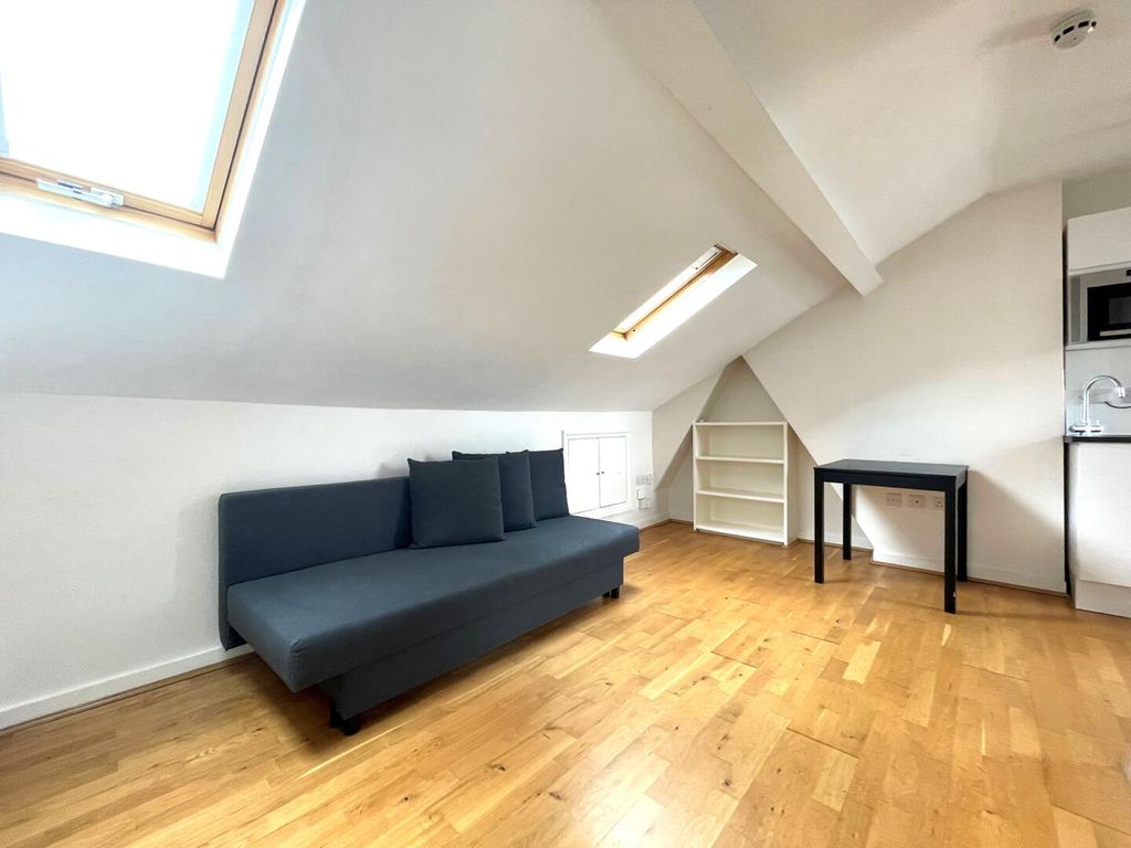Property photo 2 of 6 Loft