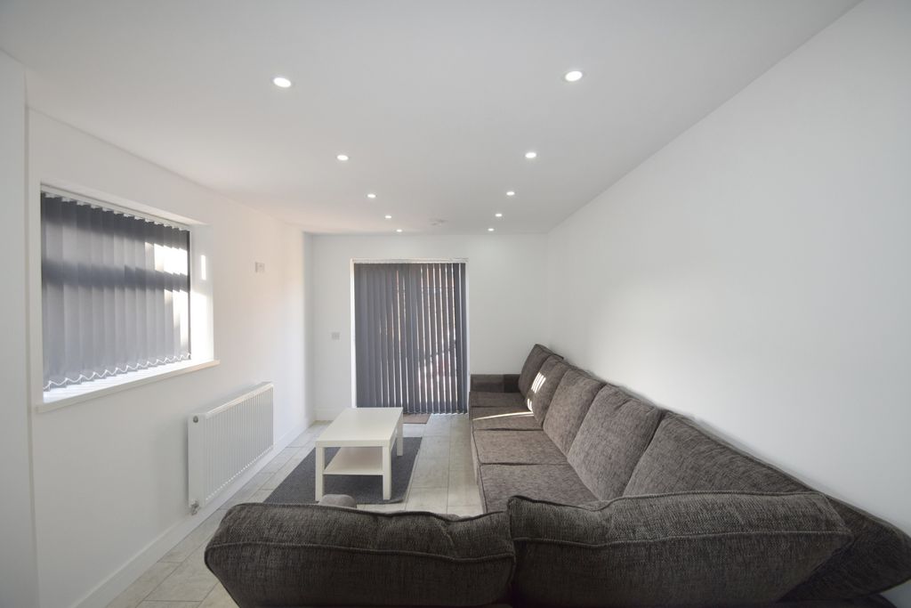 Property photo 3 of 13 Photo 6