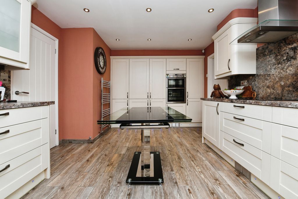 Property photo 2 of 15 Kitchen