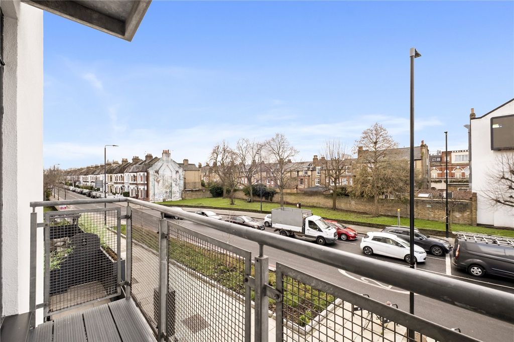 Property photo 3 of 9 Balcony