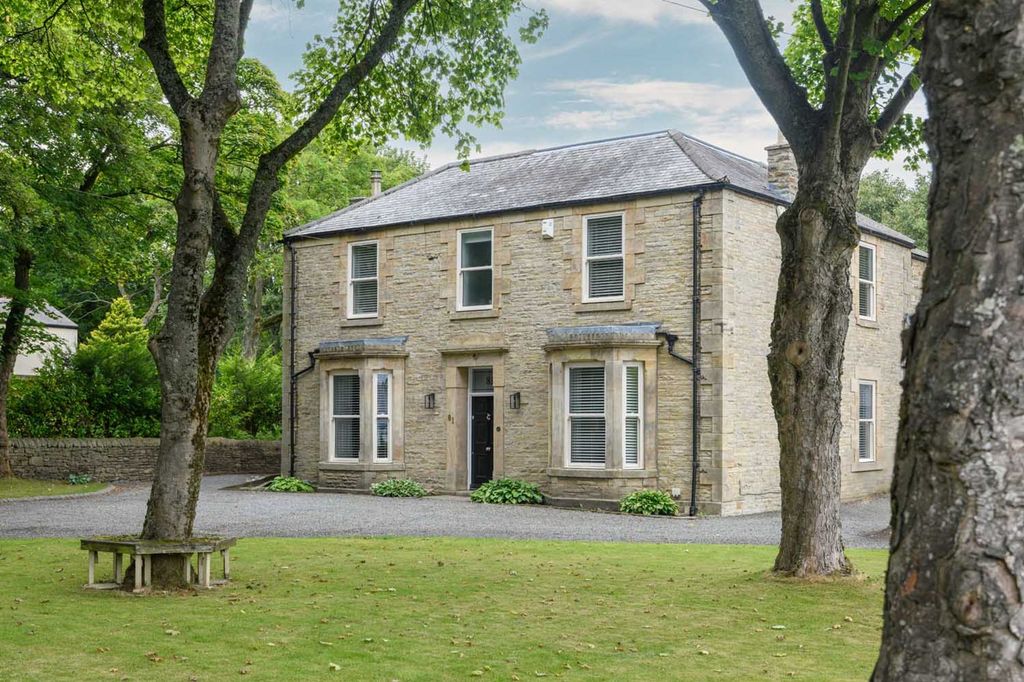 Property photo 1 of 31