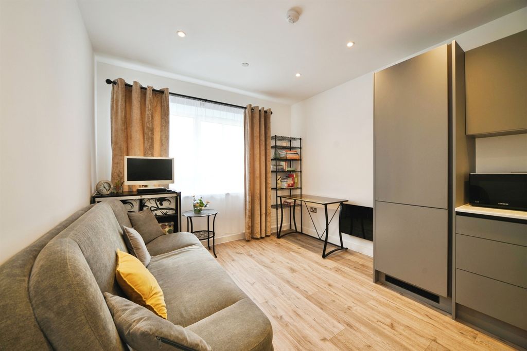 Property photo 1 of 12