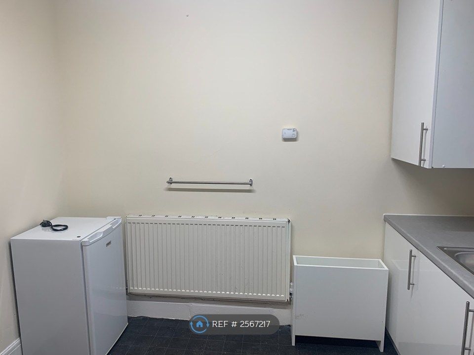 Property photo 2 of 6 Kitchen