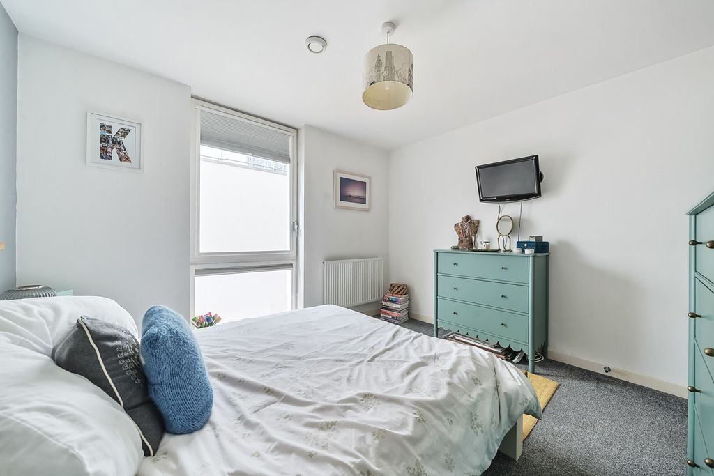 Property photo 3 of 16 1318520-4-686531E...