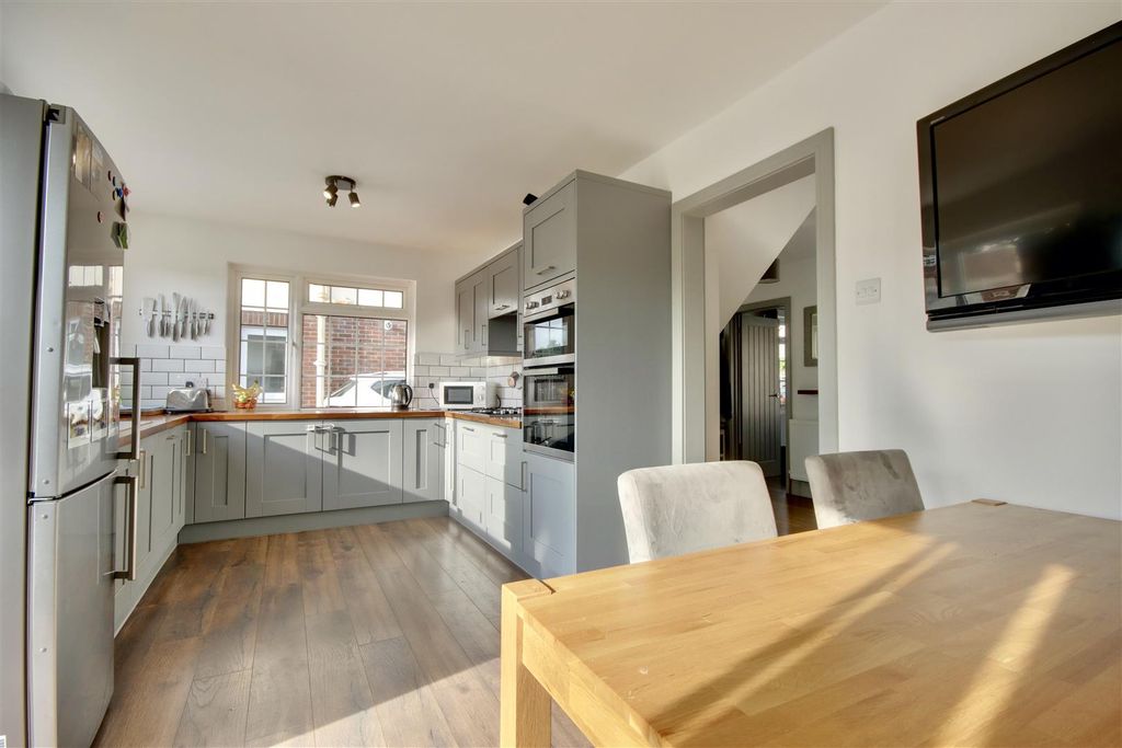 Property photo 2 of 15 Fe52762E-4F60-43Db-8160-CE4D6200E5Ea_1_201_A.Jpeg