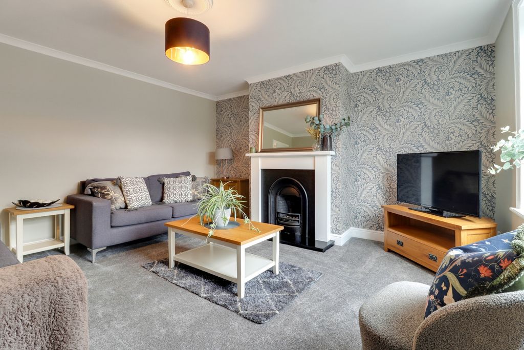 Property photo 2 of 16 Img_0990-Img_0992