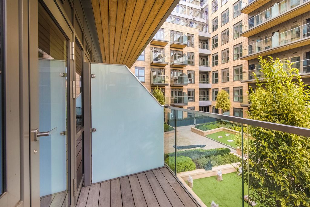 Property photo 3 of 10 Balcony