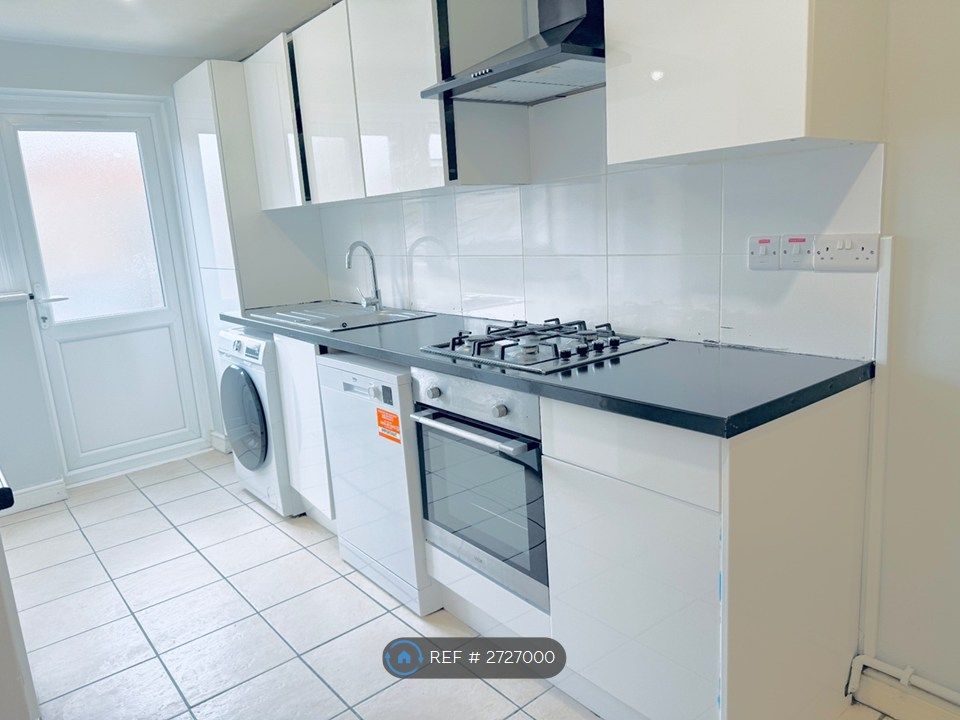 Property photo 2 of 19 Kitchen/Lounge