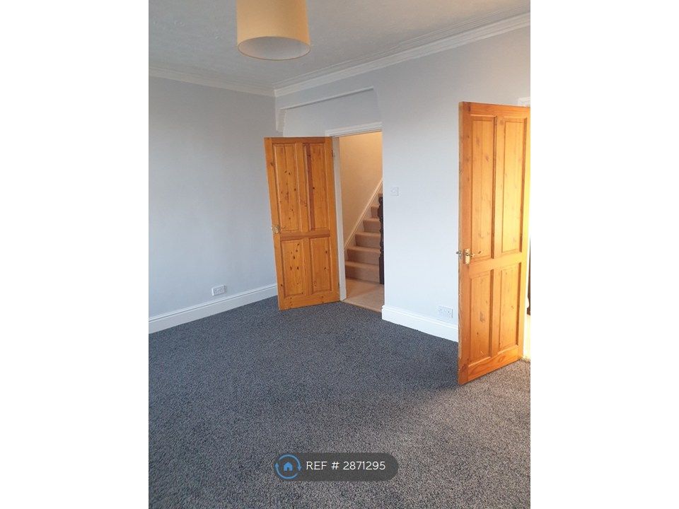 Property photo 2 of 8 Lounge