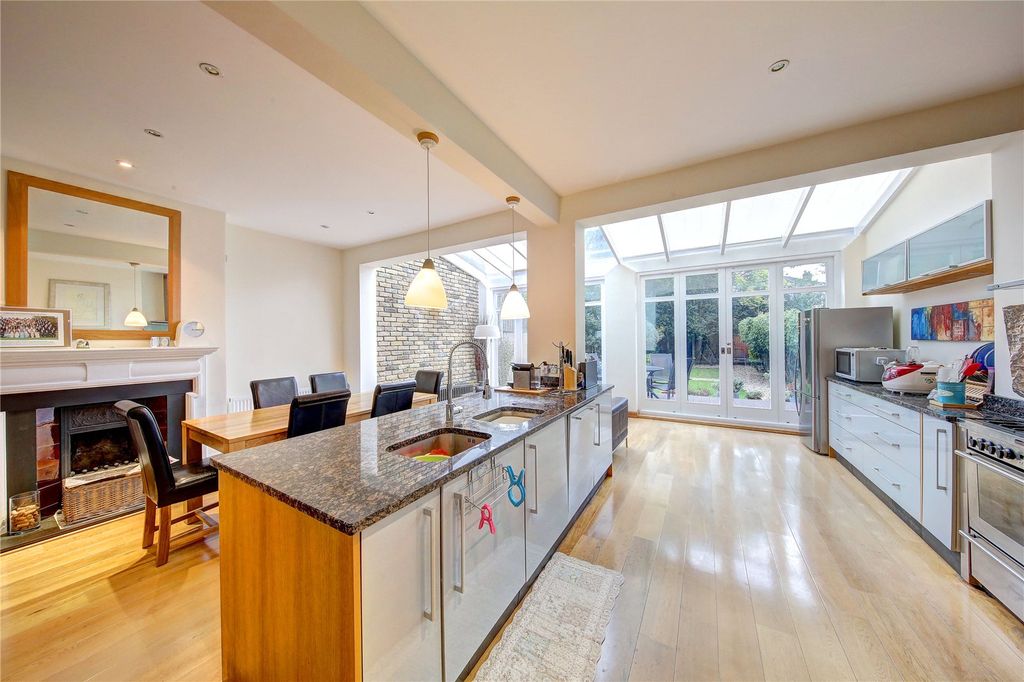 Property photo 1 of 11 Kitchen