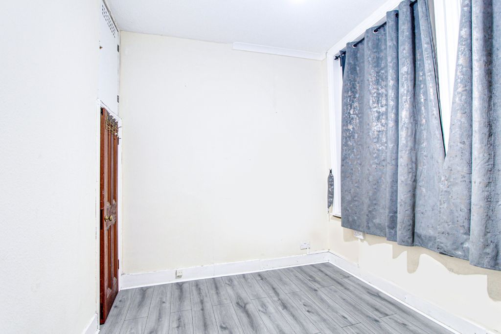 Property photo 2 of 7 Photo 2