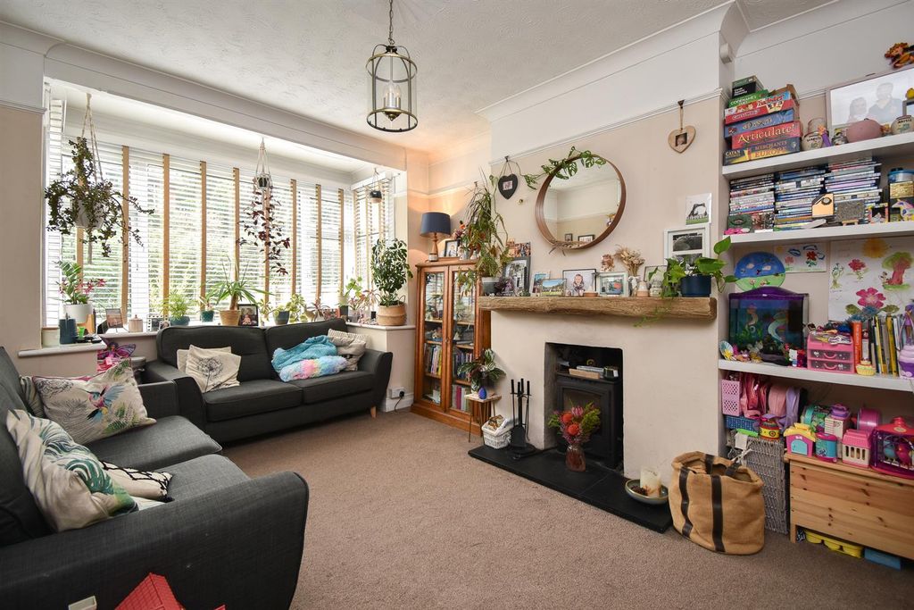 Property photo 3 of 23 Living Room