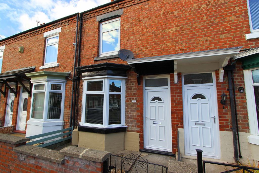 Property photo 1 of 7 Externally