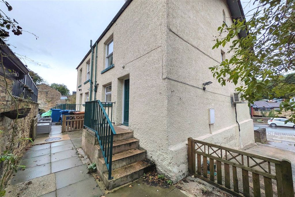 Property photo 1 of 8 External