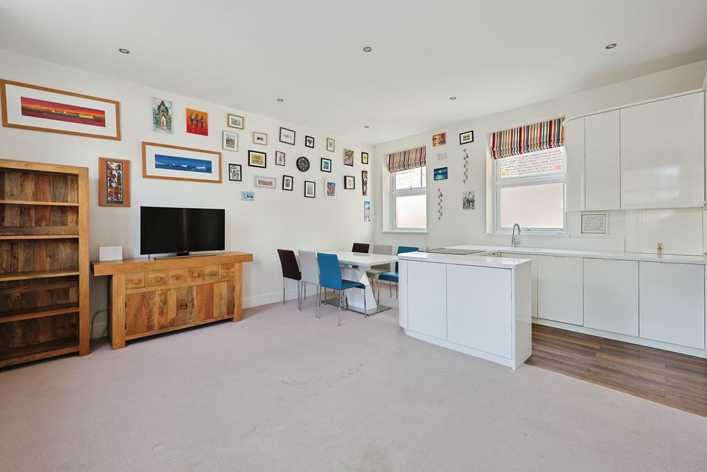 Property photo 3 of 20 Pbox-Img.Jpg