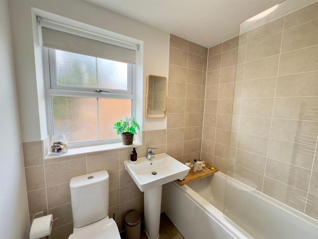 Additional image 19 of 3 bed detached house for saleWebb Close, Hook RG27