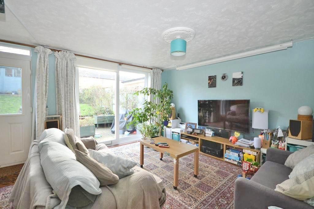 Property photo 2 of 16 Living Room