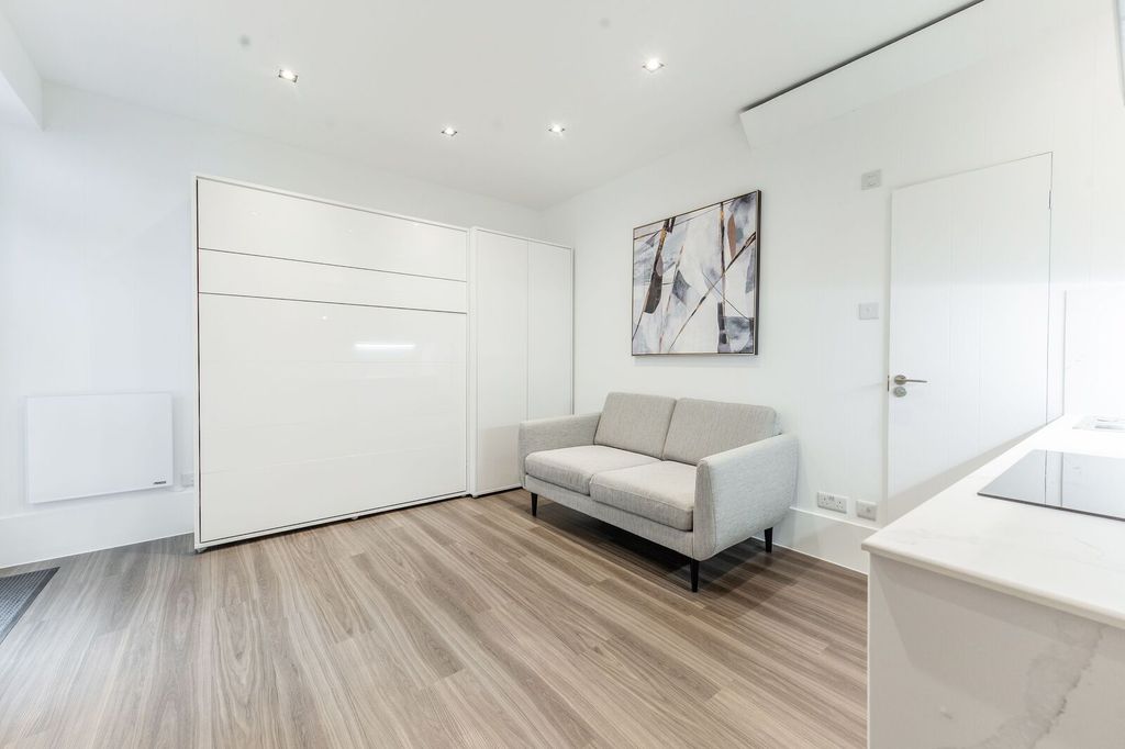 Property photo 1 of 5