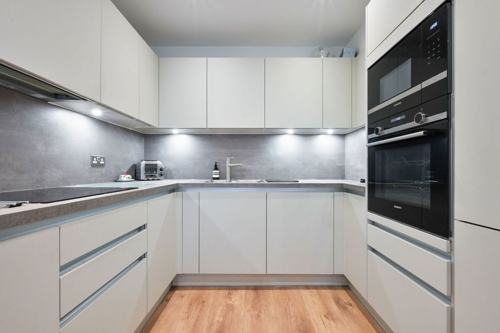 Additional image 5 of 2 bed flat for saleStation Road East, Oxted, Oxted RH8