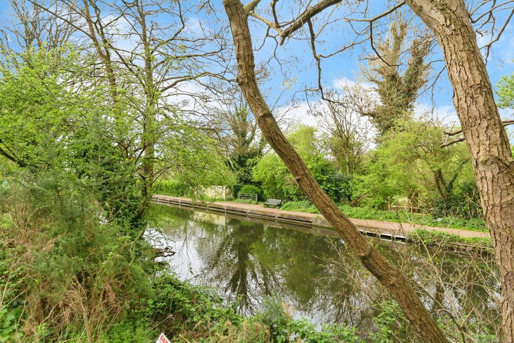 Property photo 2 of 17 Photo