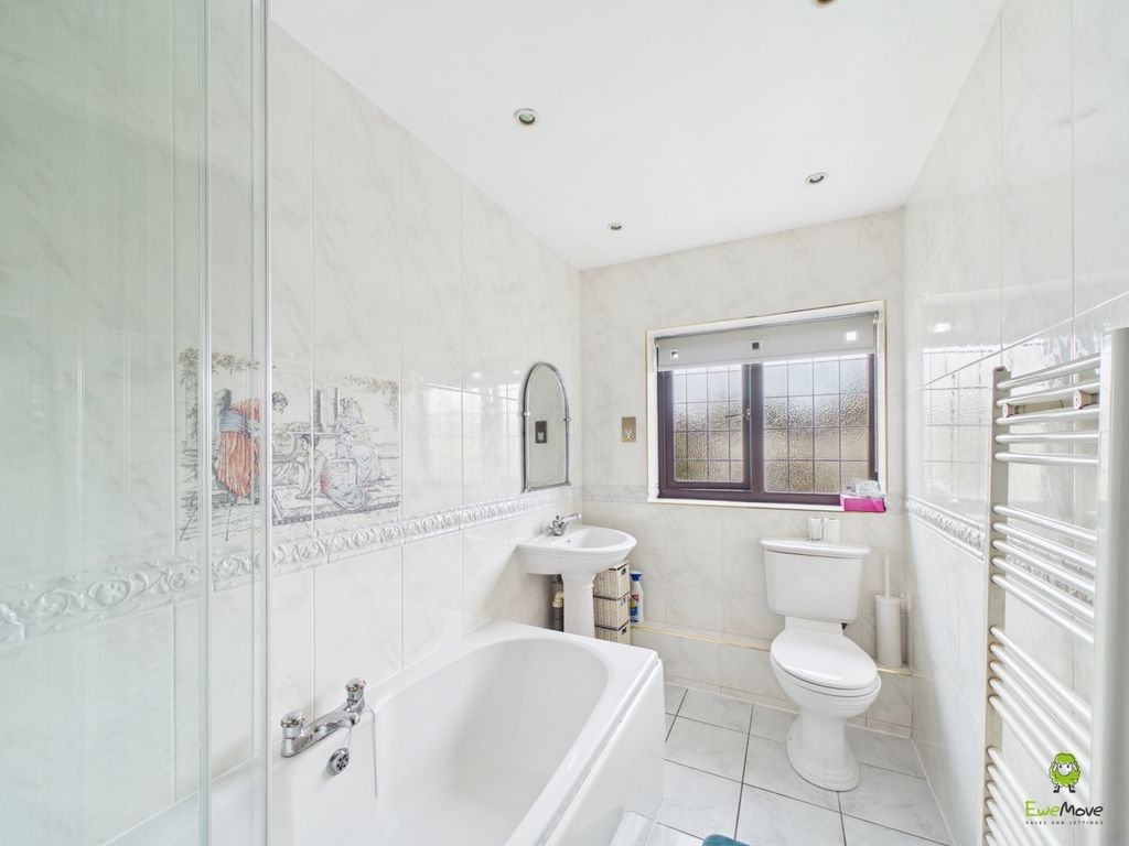 Property photo 3 of 10 Presented By Robert At Ewemove Bexleyheath And Dar