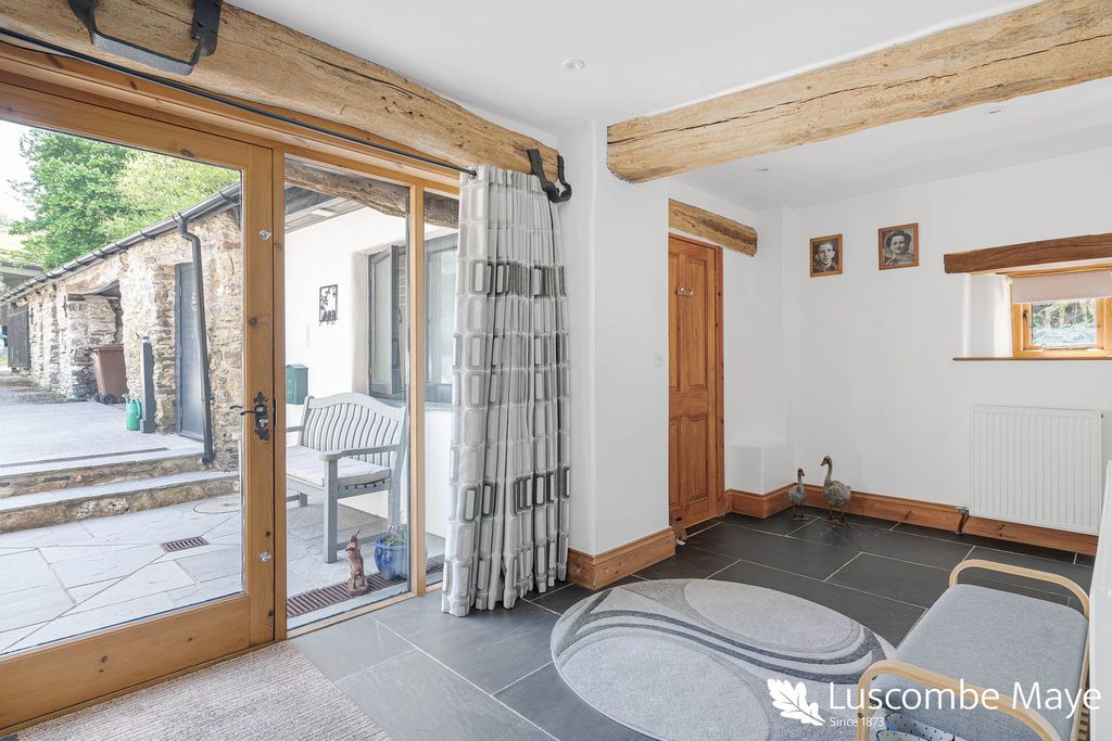 Property photo 3 of 18