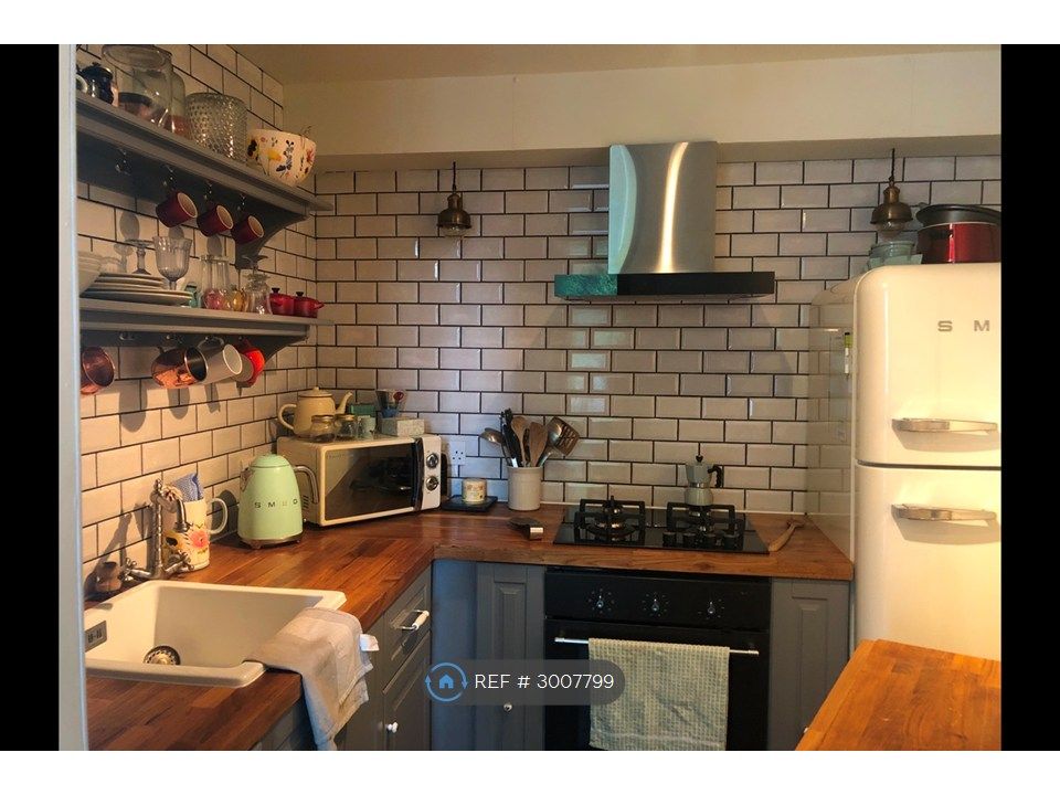 Property photo 3 of 9 Kitchen