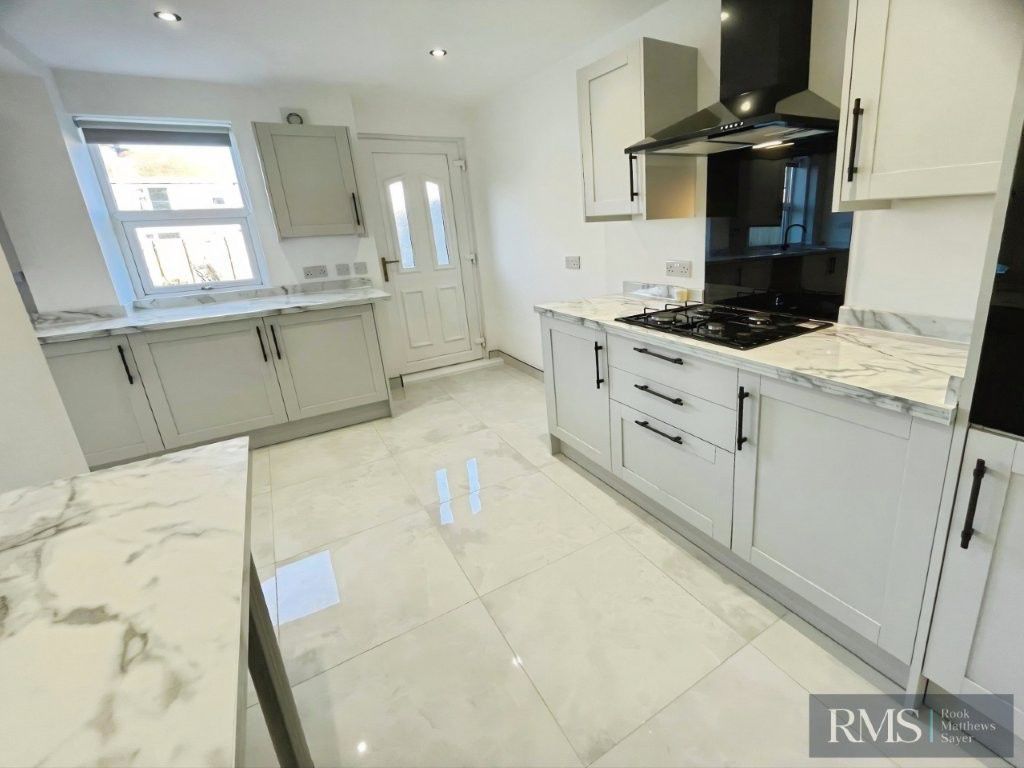 Property photo 2 of 15 Photo 11