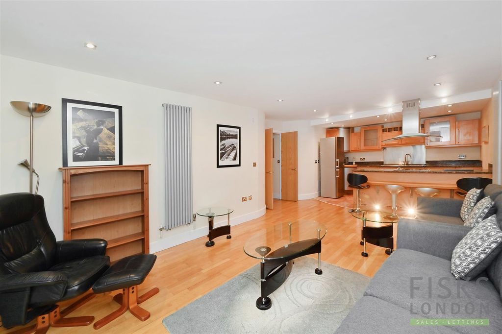 Property photo 3 of 13 216-41-Millharbour (6).Jpg