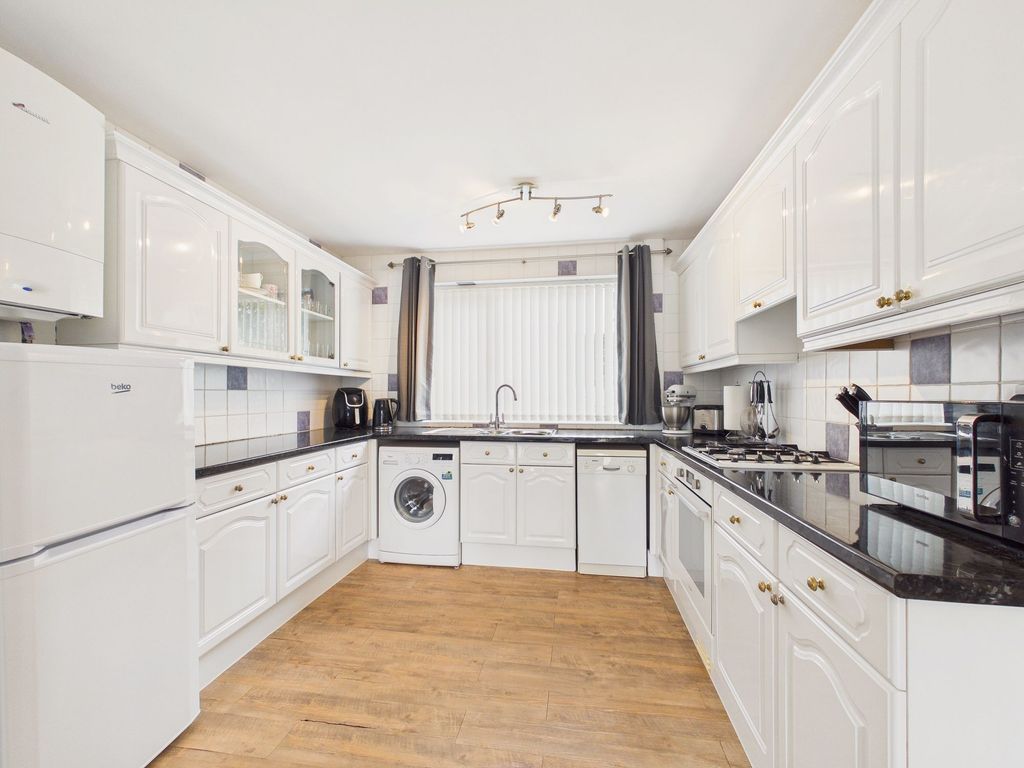 Property photo 3 of 14 Kitchen
