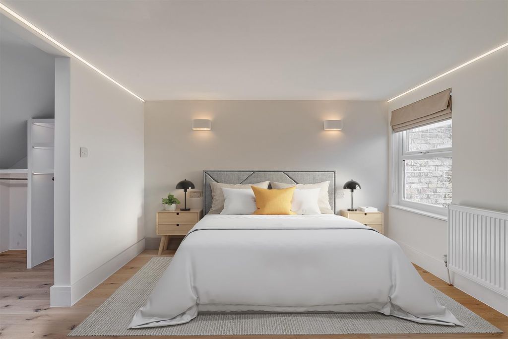 Property photo 3 of 10 Bedroom