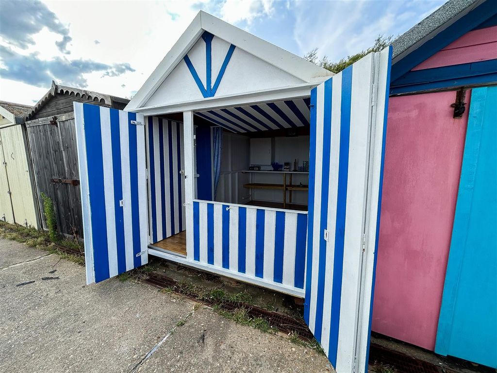 Property photo 1 of 9 Beach Hut Front