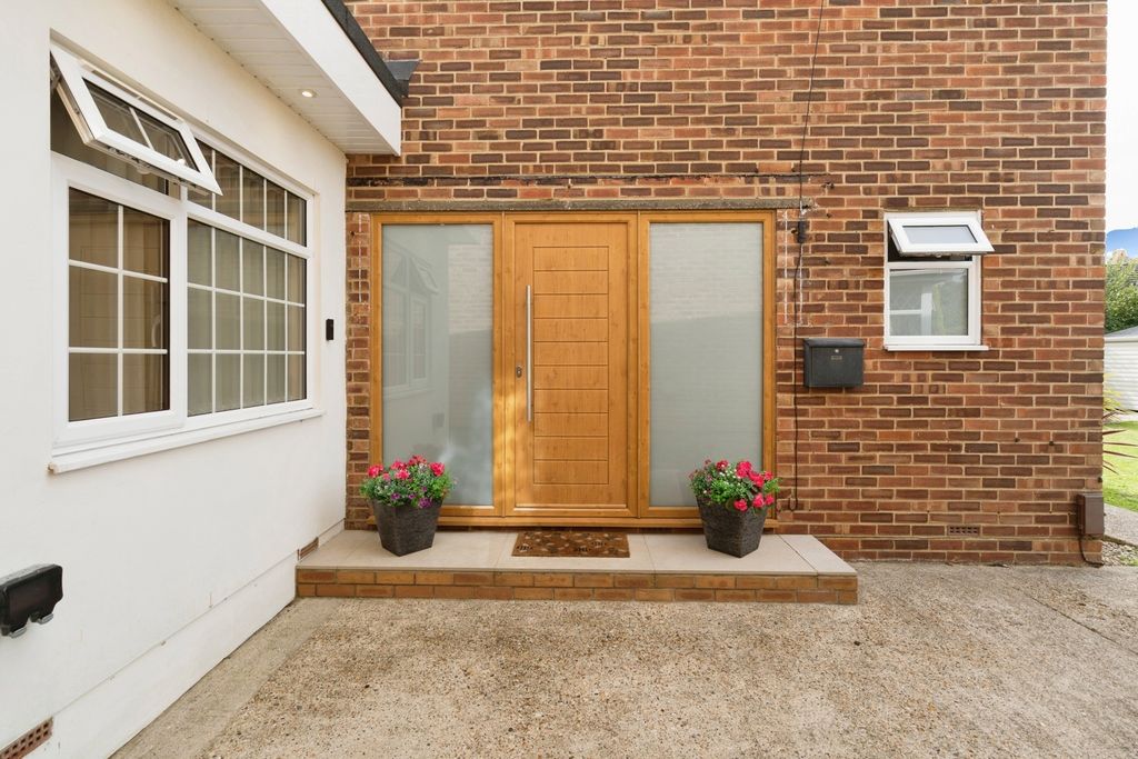 Property photo 2 of 20 Pbox-Img.Jpg