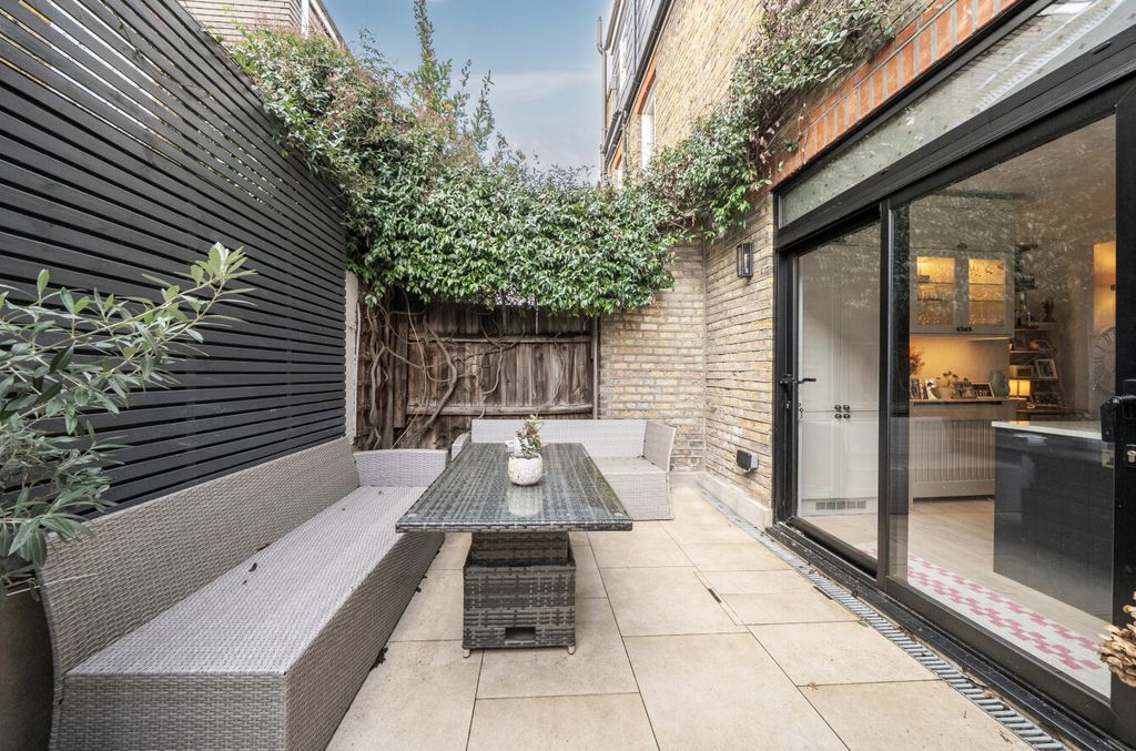 Property photo 2 of 14 1405545-3-697A228...