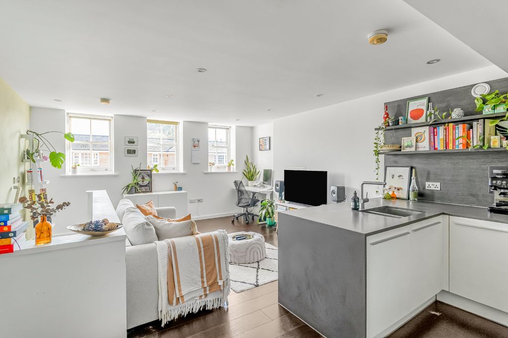 Property photo 1 of 24 Picture No. 10