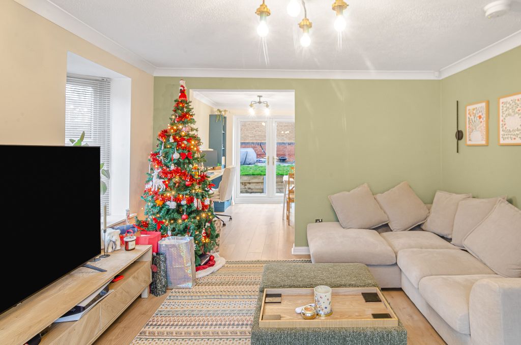 Property photo 3 of 21 Advert-29