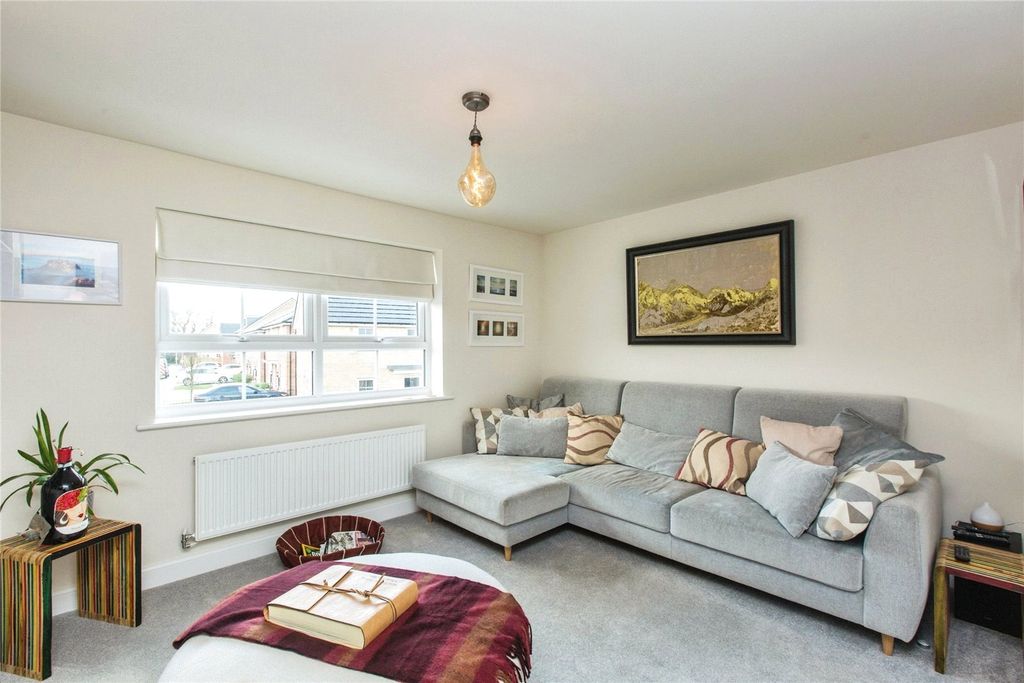 Property photo 2 of 17 Picture No. 12