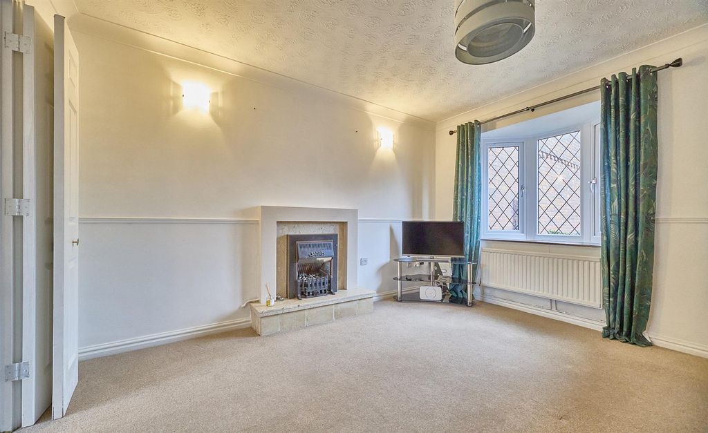 Property photo 2 of 15 Windsor Ct 1.Jpg