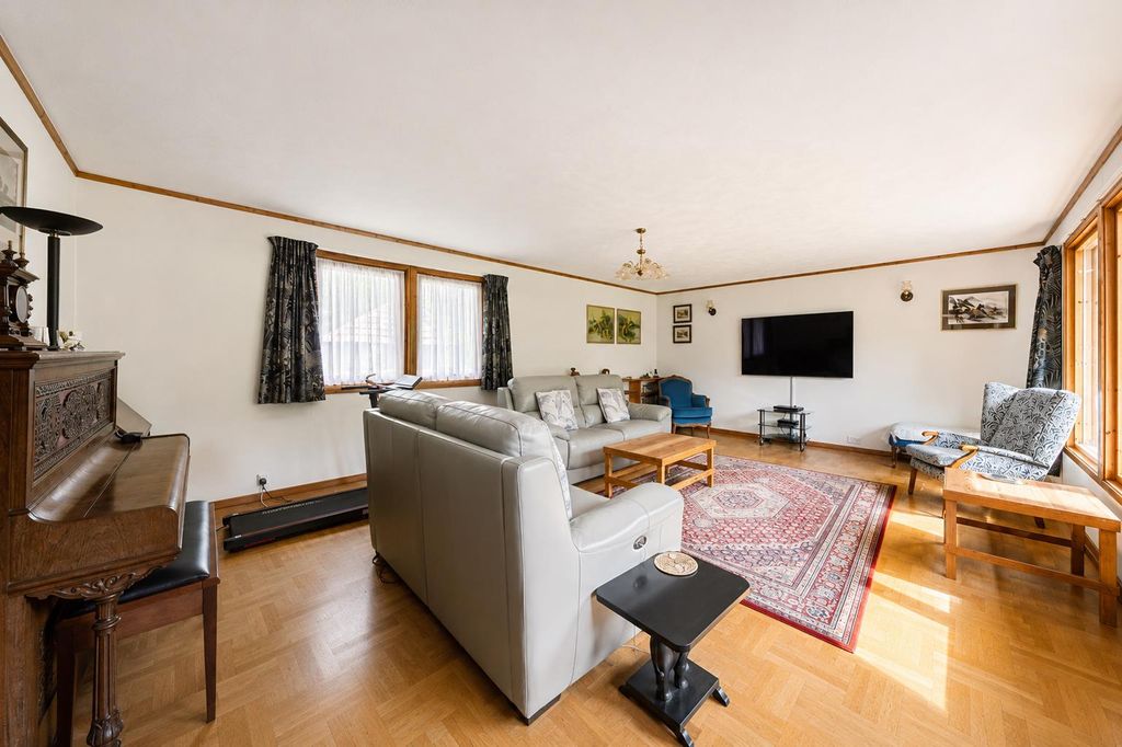 Property photo 2 of 43 Living Room