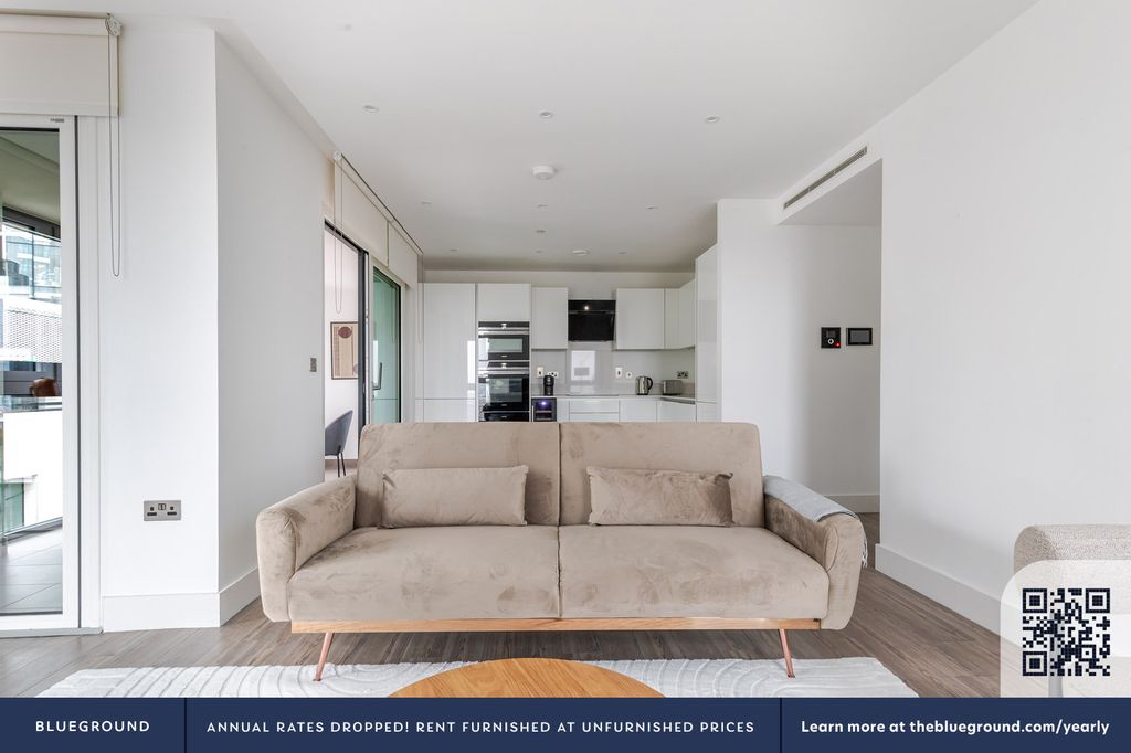 Property photo 3 of 30 Living Room