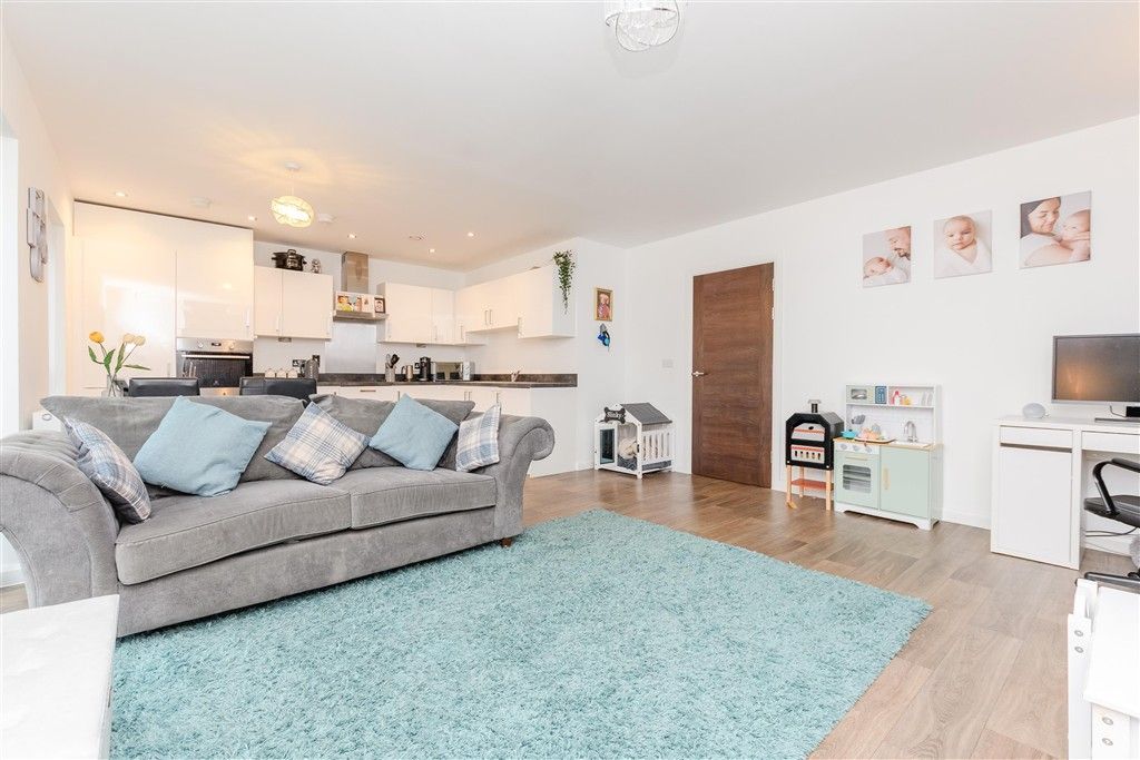 Property photo 3 of 10 Lounge/Kitchen