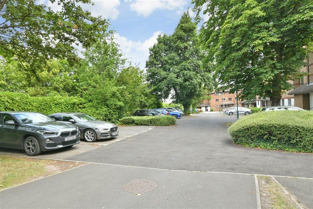 Property photo 2 of 14 Driveway/Parking