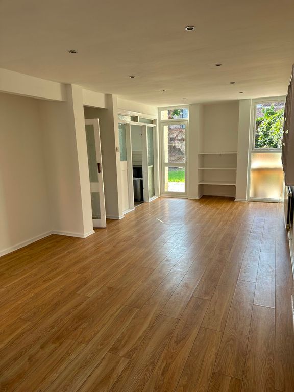 Property photo 2 of 25