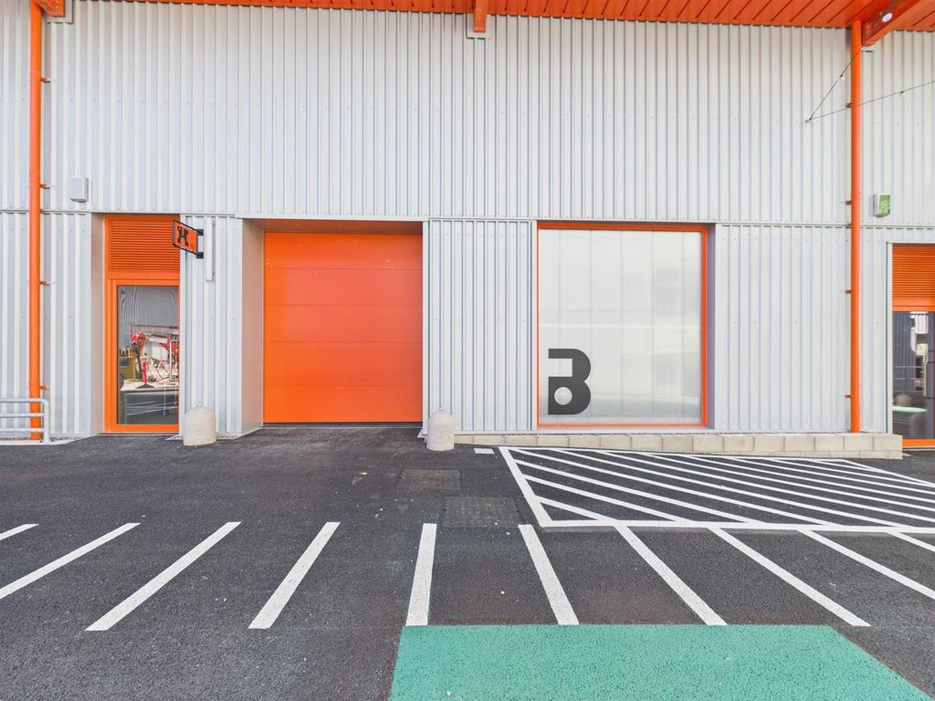 Property photo 2 of 9 Cam04237G0-Pr0285-Still007.Jpg