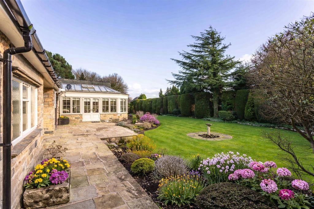 Property photo 2 of 14 A0A000ce-c9A9-4F0A-8d91-5032B125De26.Png