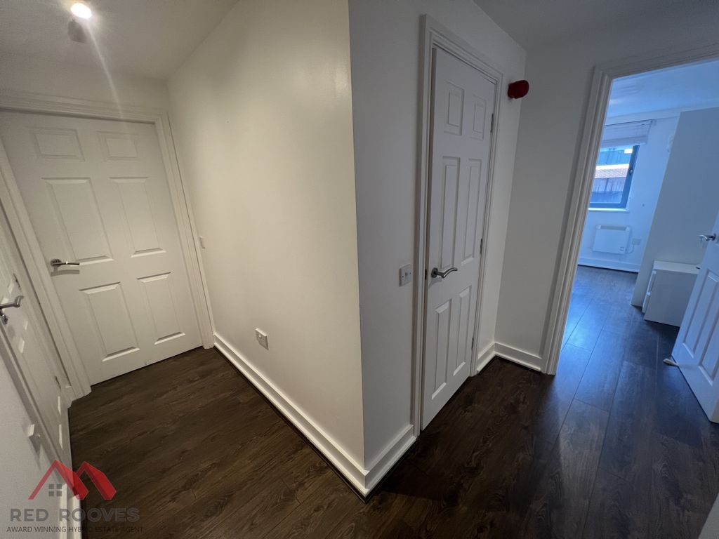 Property photo 3 of 18 Hallway