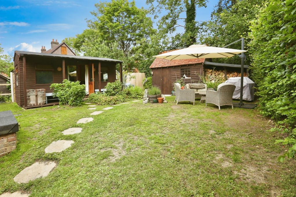 Property photo 2 of 31