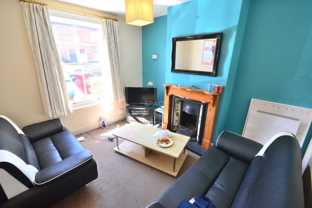 Property photo 3 of 9